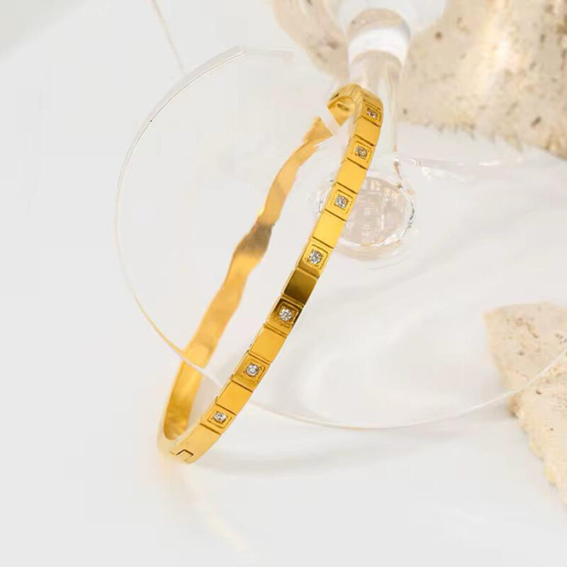 LUXURY DESIGN BANGLE - Image 3