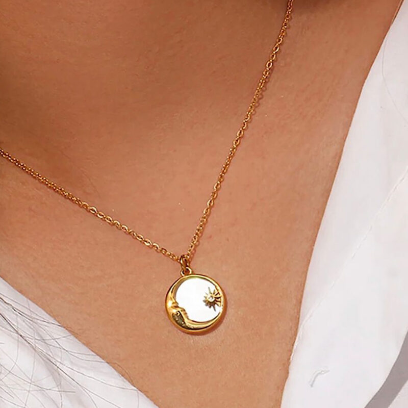 WHITE CIRCLE PENDANT - Image 2
