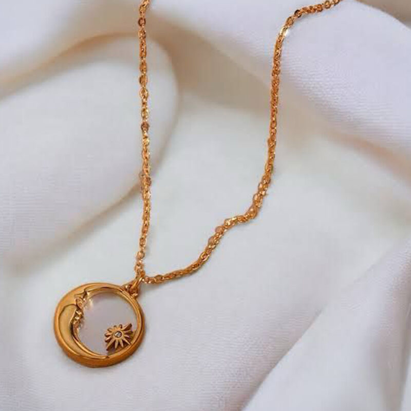 WHITE CIRCLE PENDANT - Image 3