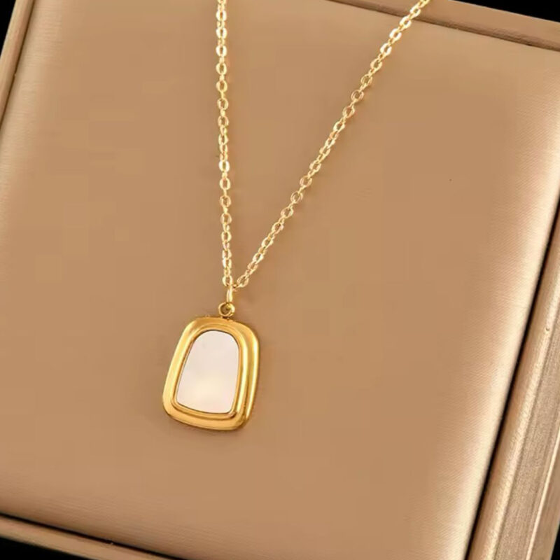 WHITE AND GOLD ELEGANT PENDANT - Image 4