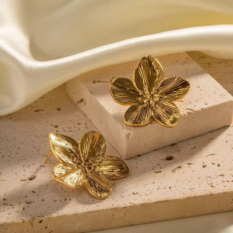 GOLDEN FLOWER STUD - Image 4