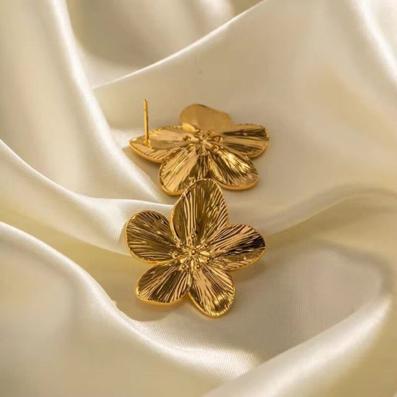GOLDEN FLOWER STUD - Image 2