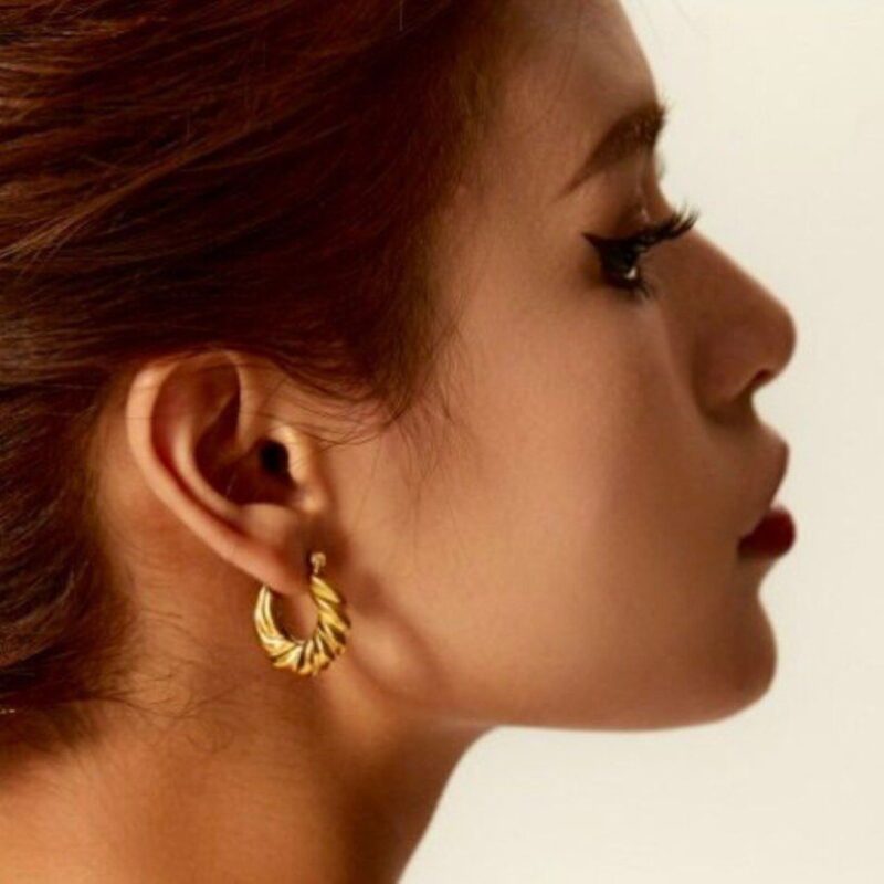 CHUNKY GOLD TWIST HOOP - Image 2