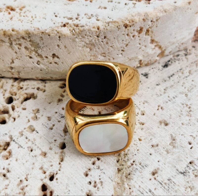 ONYX SIGNET RING - Image 2