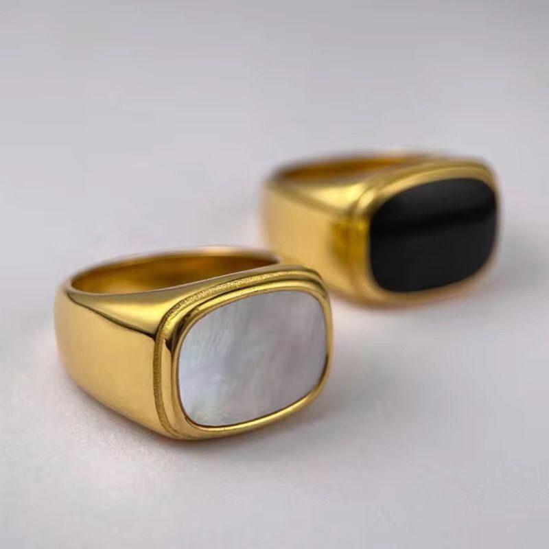 ONYX SIGNET RING